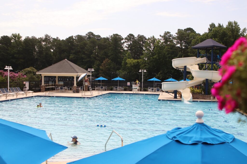 Swim Club vs. HOA Pool Management: What’s the Difference?